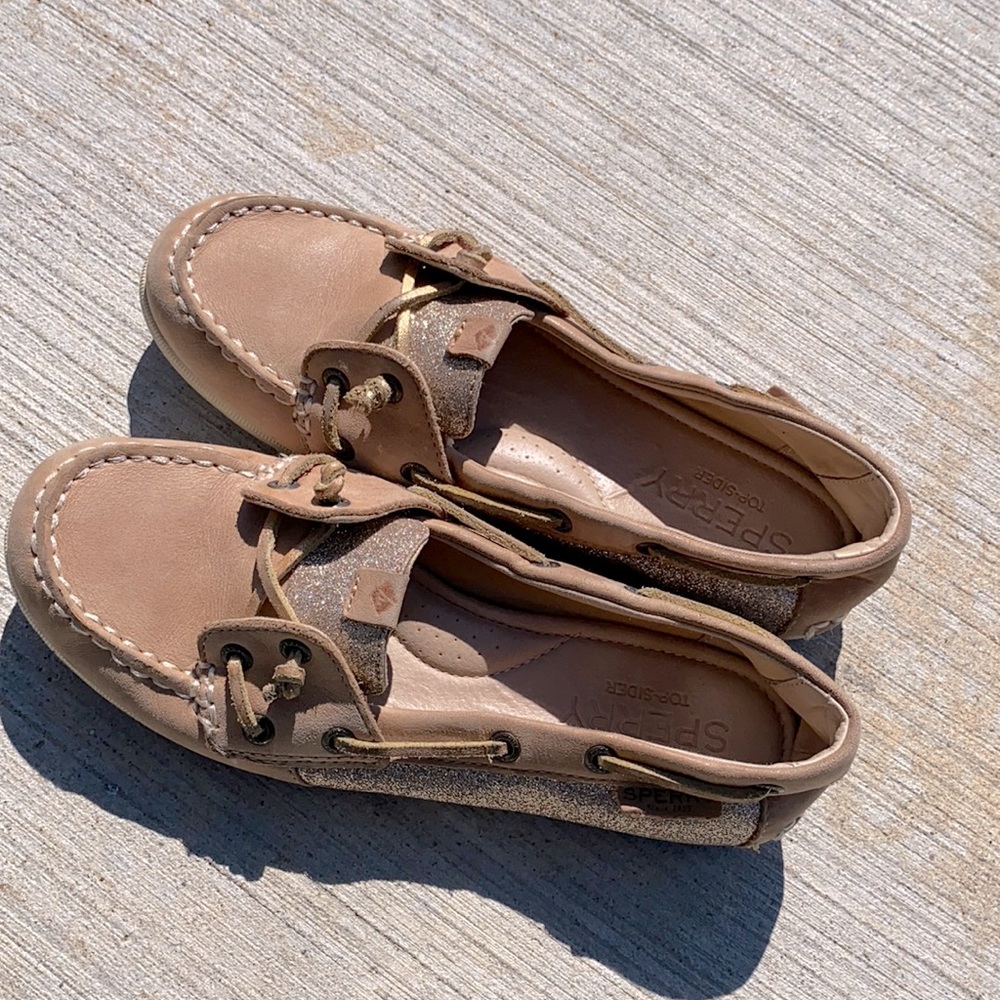 Women’s size 6 Sperry shoes